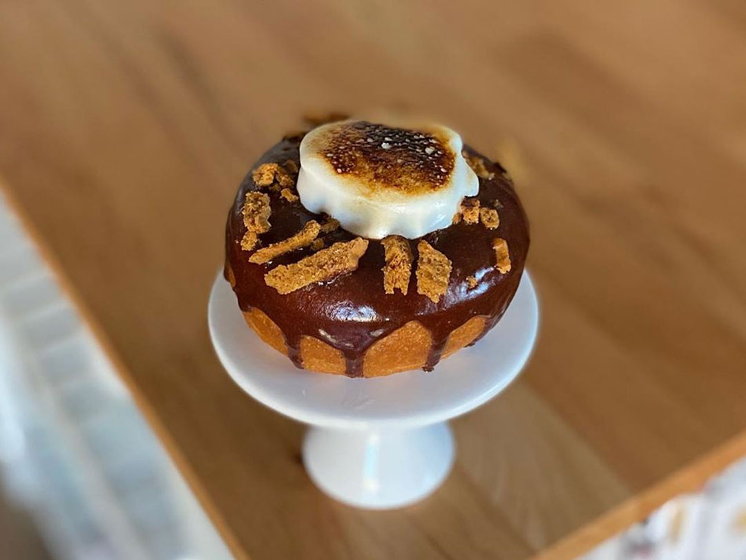 Scarf S’more donut on white pedestal stand